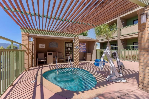 Best Western Plus Forest Park Inn image 23